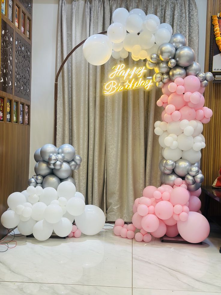 U Arch Birthday Decor